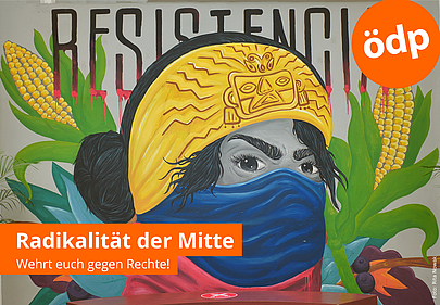 Eine verschleierte Widerstandskämpferin mit dem Partei-Logo rechts oben. 